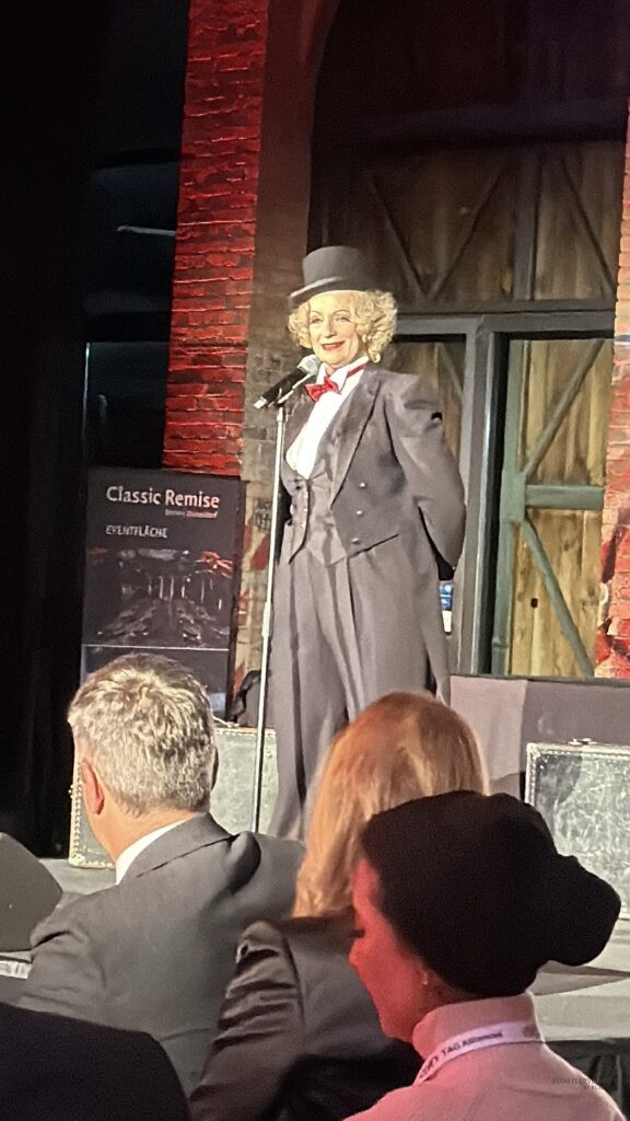 Marlene Dietrich Singer