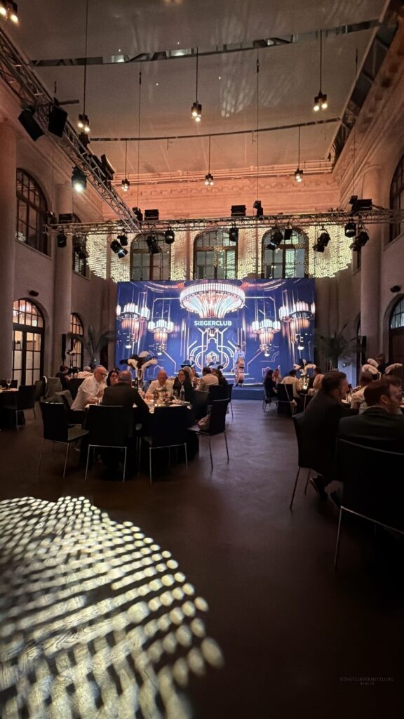 20er Jahre Show im Humboldt-Carré Berlin mit Charleston Tänzerinnen und Gatsby Live Musik
