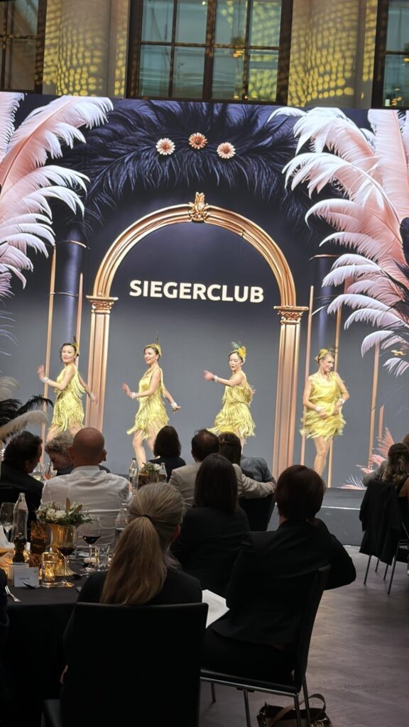 20er Jahre Show im Humboldt-Carré Berlin mit Charleston Tänzerinnen und Gatsby Live Musik